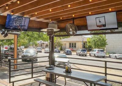 outdoor tv for restaurant and bar patio